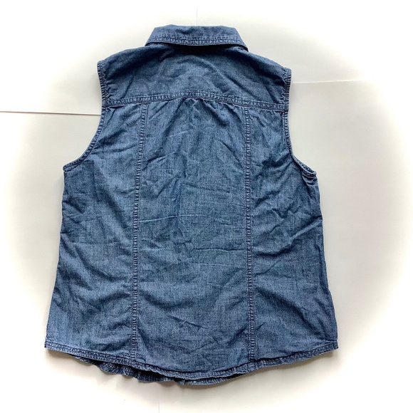 Sleeveless Chambray Button Down Shirt - Picture 3 of 4